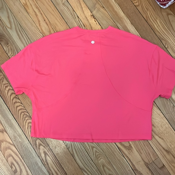 Lululemon Women's Pink Crop Top - Picture 2 of 7
